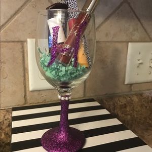 MADE TO ORDER  specialized glitter wine glasses.